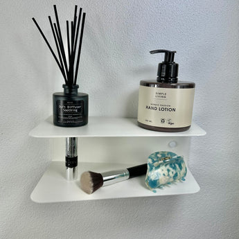 Væghængt skrå hylde, hvid