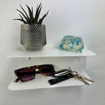 Væghængt skrå hylde, hvid