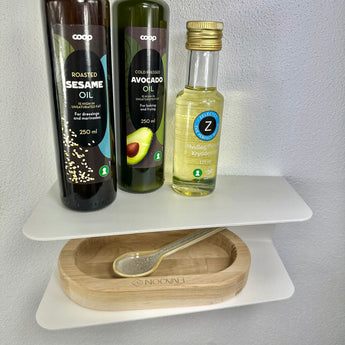 Væghængt skrå hylde, hvid