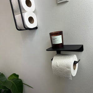 Toalettrullhållare med hyllplan