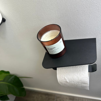 Holder til toiletpapir med hylde, sort