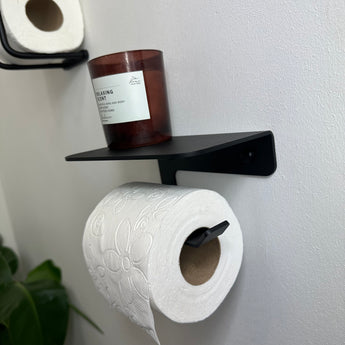Holder til toiletpapir med hylde, sort