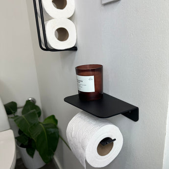 Holder til toiletpapir med hylde, sort