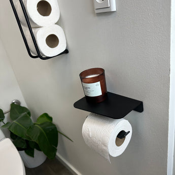 Holder til toiletpapir med hylde, sort