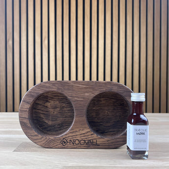 salt og peber bakke med mørk oliering