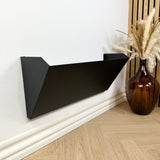 Karl skohylde, bukket stålplade med pulverlakering i sort