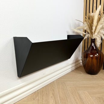 Karl skohylde, bukket stålplade med pulverlakering i sort