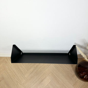 Karl skohylde, bukket stålplade med pulverlakering i sort