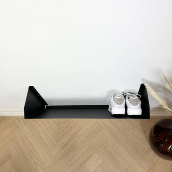 Karl skohylde, bukket stålplade med pulverlakering i sort